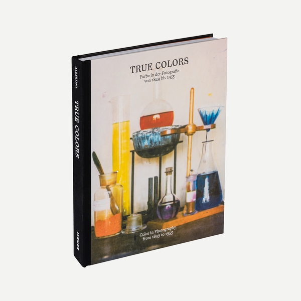 truecolors_2025_cover_german_english