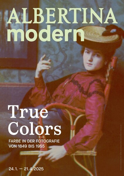 ausstellungsplakat_truecolors_dame_2025